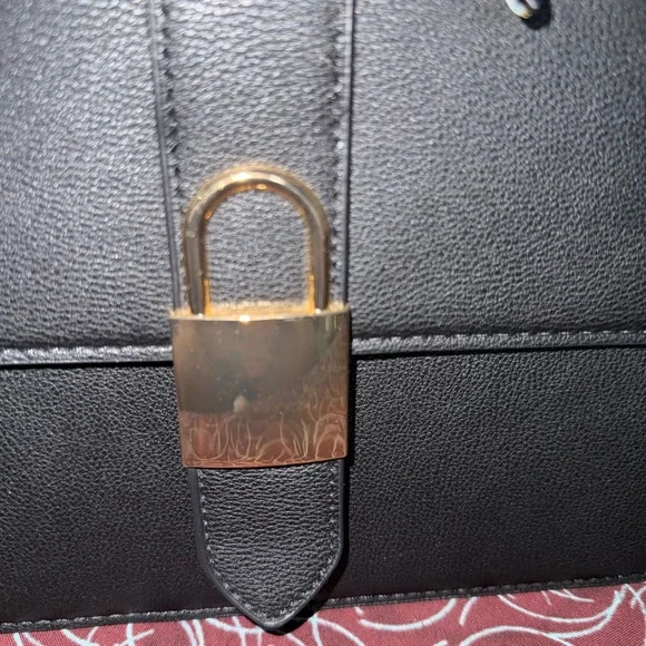 💰3 items for $12! Chic Black Satchel with Gold Lock (unbranded) - Picture 6 of 6